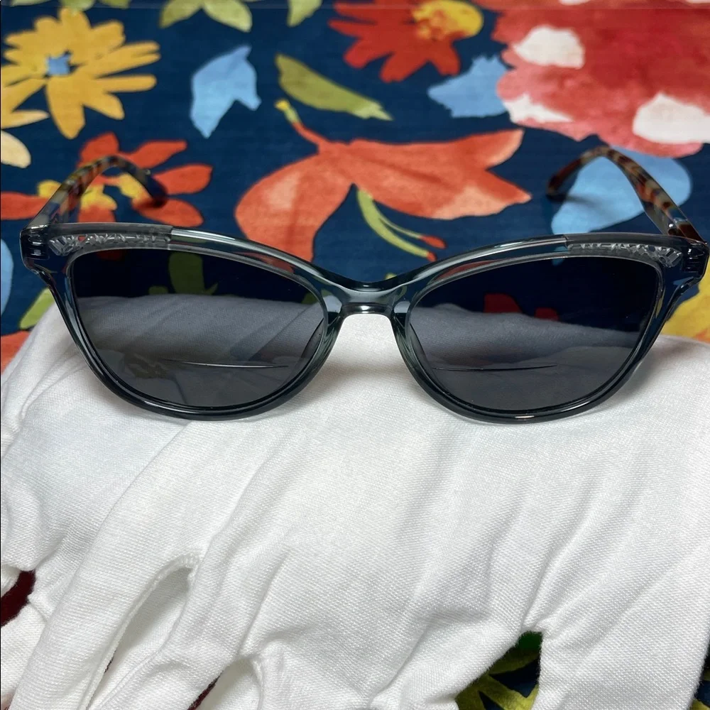 BCBG Max Azria Stylish frames